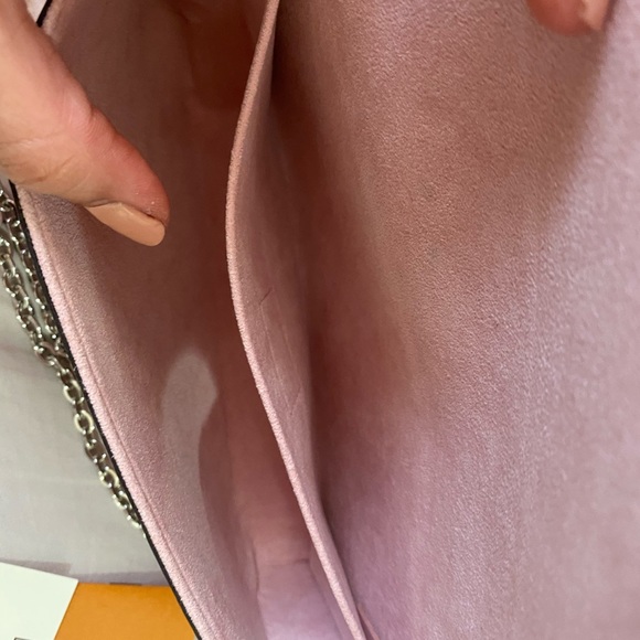 Louis Vuitton Felicie Pochette

Rose Ballerine - Epi Leather - Picture 9 of 12